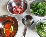 水菜と塩麹豚コマの玉子とじ作り方1写真