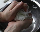 【作り置き】新玉ねぎとツナとトマトの和物作り方2写真