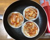 ピザ　簡単　餃子の皮　フライパン作り方2写真