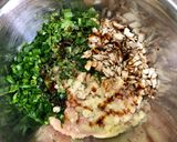 ヘルシー☆鶏ひき肉とパクチーの焼き餃子作り方2写真