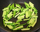 【子供と作る】ニンニクの芽と牛肉炒め♪作り方3写真