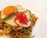 【深夜食堂】ソース焼きそば目玉焼き乗せ作り方8写真