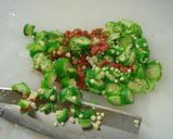 すっぱ旨い！おくらとみょうがの梅肉あえ作り方1写真