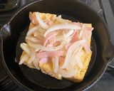 スキレットで厚揚の新玉ねぎ乗せチーズ焼き作り方3写真