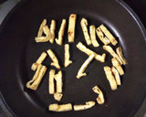 うちの味噌汁　焼き油揚げ＆大根＆わかめ作り方1写真