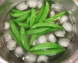 スナップエンドウとイカの豆豉炒め作り方1写真