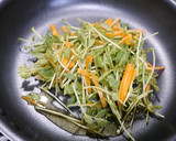 簡単！たっぷり豆苗の牛オイマヨ炒め作り方2写真