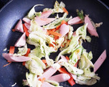 お弁当に！魚肉ソーセージの野菜炒め作り方3写真