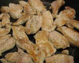 鶏ムネ肉とトマトのチーズ蒸し作り方3写真