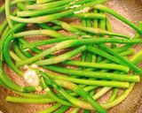 免疫力UP！にんにくの芽と豚肉の炒めもの作り方2写真
