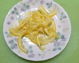 鯖缶の水煮レモンと新玉ねぎのせ作り方2写真
