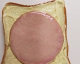 お手軽朝ごはん☆マヨハムチーズトースト作り方2写真