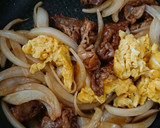 新玉ねぎでつくるふわふわ卵のタコライス風作り方9写真