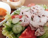 糖質ゼロで満腹!レンジで簡単豚バラサラダ作り方5写真