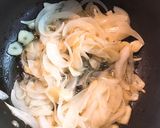 ニンニク キムチ鍋！辛ラーメンでシメ！作り方3写真