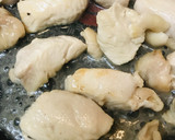 鶏肉とバジル＆プチトマトのチーズ炒め作り方1写真