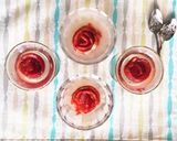 超簡単イチゴのゼリー薔薇風作り方4写真