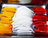 新玉ねぎとパプリカのあっさり塩麹ピクルス作り方1写真