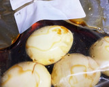 簡単煮卵☆ゆで玉子をめんつゆに入れるだけ作り方2写真