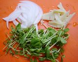 簡単！筍と新玉葱と豆苗のお味噌汁作り方1写真