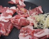 新玉ねぎと新生姜で豚肉炒め作り方2写真