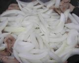 新玉ねぎと新生姜で豚肉炒め作り方3写真