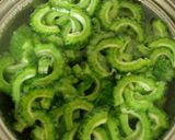 ヘルシー！ゴーヤと蒸し鶏のごま酢和え！作り方1写真