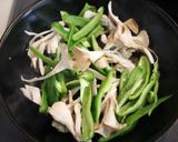 舞茸とピーマンの塩昆布炒め作り方2写真