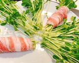 5分で料理！簡単レンジで豆苗豚バラ巻作り方1写真