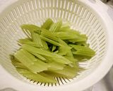 簡単美味しい！サバ味噌煮缶とふきの煮物作り方1写真