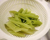簡単美味しい！サバ味噌煮缶とふきの煮物作り方1写真