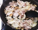 超簡単！豚肉ときのこのバター炒め作り方4写真