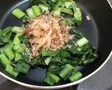 小松菜とかつお節の炒め物♪作り方3写真