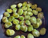 簡単おつまみ！揚げ焼きそら豆のカレー塩作り方5写真