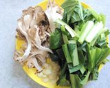 豚こまと小松菜・舞茸のゴマ照り焼き！作り方1写真