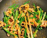 豚のど軟骨とニラのチリニンニク炒め作り方11写真