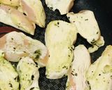 ジェノベーゼ粉活用●鶏肉の塩バジル炒め作り方2写真