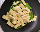 もう一品♩アスパラと油揚げの塩昆布炒め作り方10写真