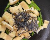 もう一品♩アスパラと油揚げの塩昆布炒め作り方11写真