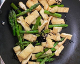 もう一品♩アスパラと油揚げの塩昆布炒め作り方12写真