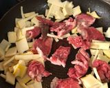 牛肉とタケノコとニンニクの芽の炒め物作り方3写真