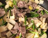 牛肉とタケノコとニンニクの芽の炒め物作り方4写真