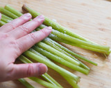 色よく仕上げるコツあり。ふきの下ゆで作り方2写真