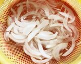 麺つゆでほうれん草ツナコーン新玉の和え物作り方1写真