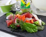 からし酢味噌のドレッシングで海鮮サラダ作り方3写真