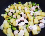 鶏ハムとじゃが芋のバジルソース炒め作り方4写真