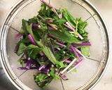 簡単♪赤みず菜のサラダ作り方1写真