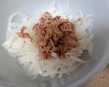 新玉ねぎとツナのマヨ醤油サラダ作り方2写真