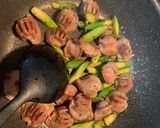 砂肝とアスパラのガーリックバター醤油炒め作り方13写真