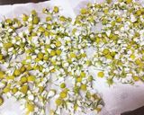フレッシュカモミールティー　最後に蜂蜜♪作り方1写真